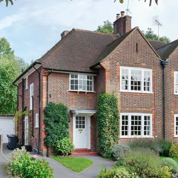 Scenarios 2 Image of UK family home - faulkners scenarios Tonbridge